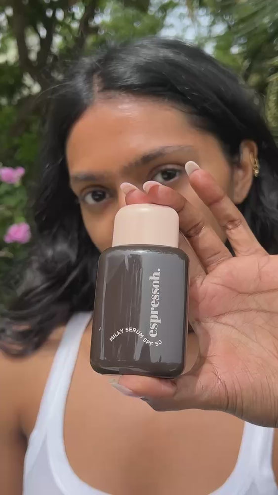 
                      
                        Carica e riproduci il video nel visualizzatore della galleria, Milky Serum SPF 50
                      
                    